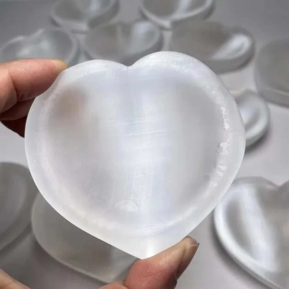 Natural Selenite Crystal Carved Heart Shape Bowl White Gypsum Bowl Energy Minerals Specimen Healing Crafts and Home Decoration