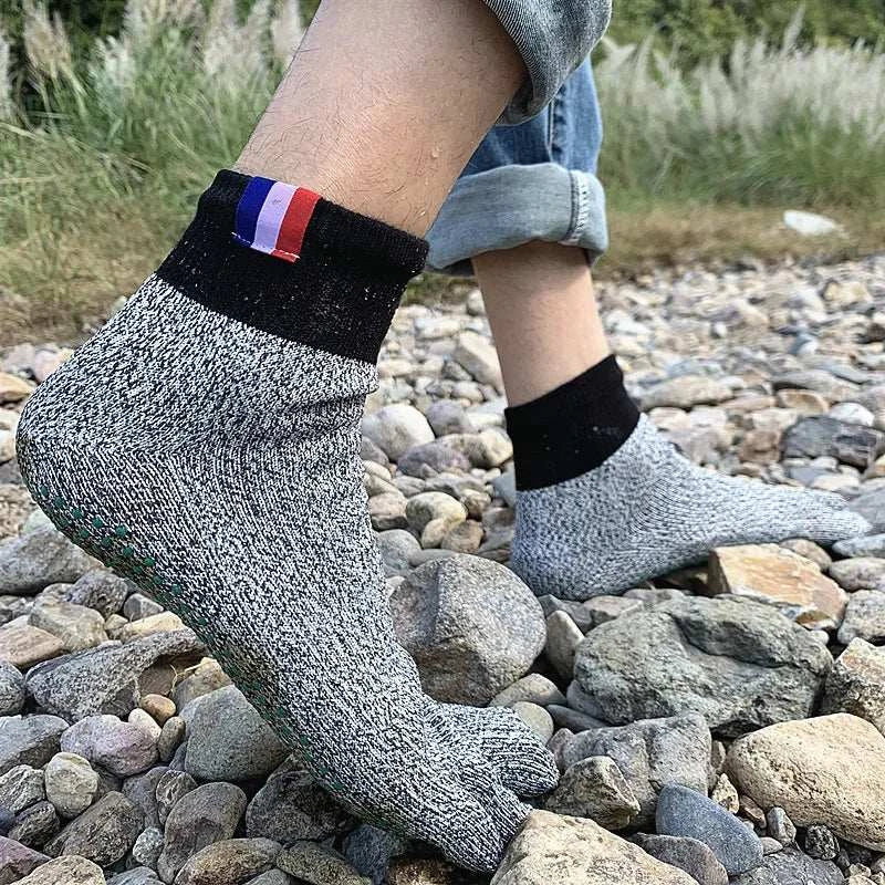 New Cut-resistant socks unisex Protection Hiking socks Outdoor Sports Anti-slip 5 toes middle tube socks mens