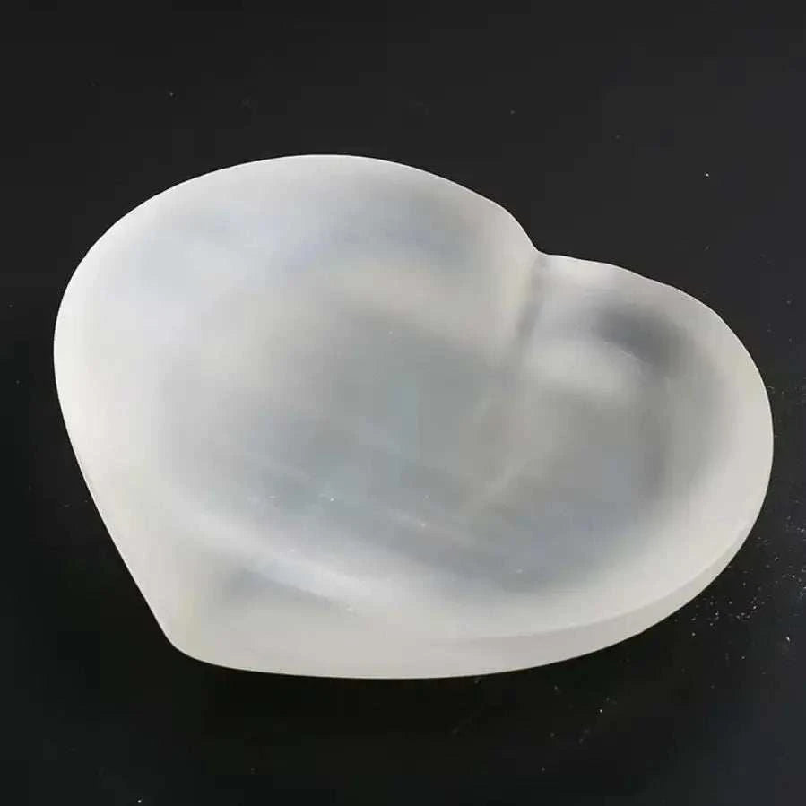 Natural Selenite Crystal Carved Heart Shape Bowl White Gypsum Bowl Energy Minerals Specimen Healing Crafts and Home Decoration